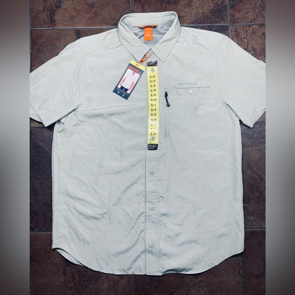 Merrell Men's Light Green Casual Button Down Shirt